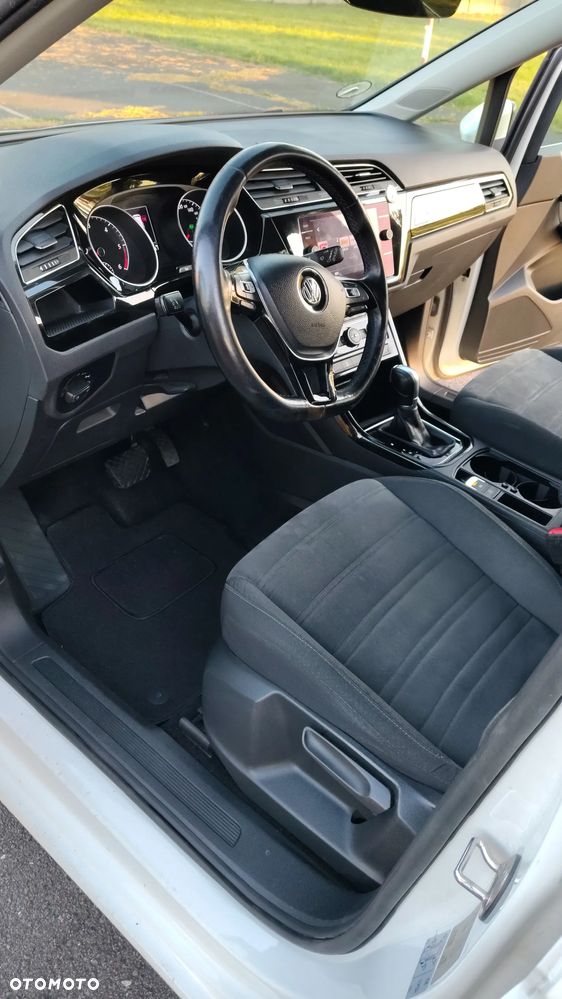 Volkswagen Touran - 19