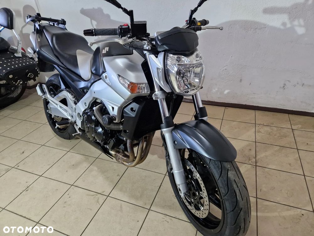 Suzuki GSR - 3