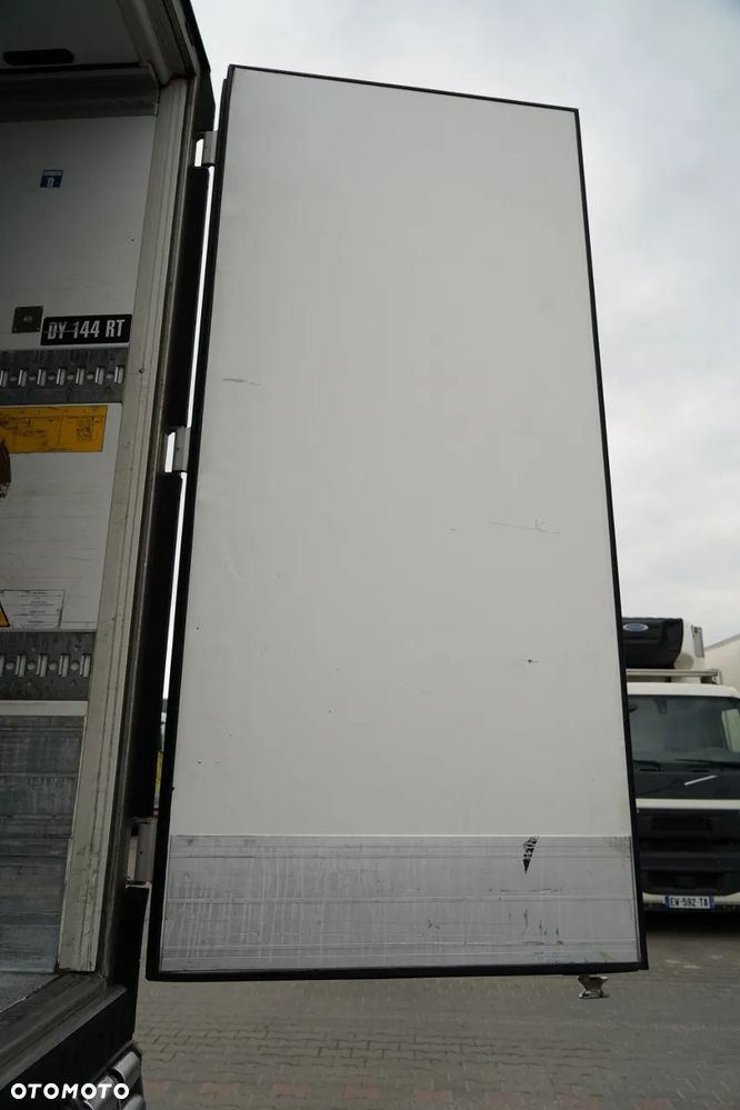 Schmitz Cargobull CARGOBULL / CHŁODNIA / THERMO KING SLXE 300 / KOSZ NA PALETY / SAF - 13
