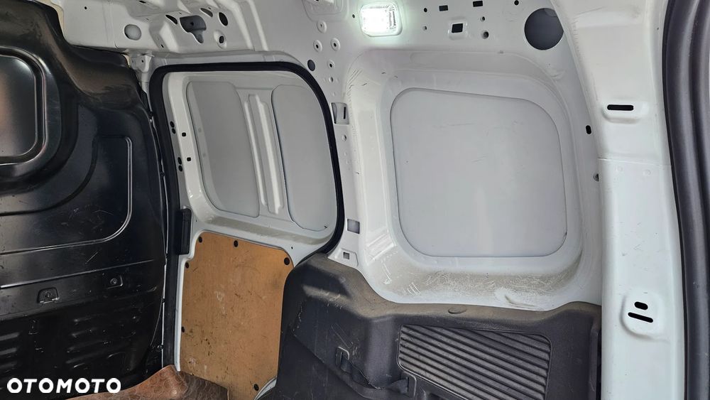 Ford Transit Courier - 18