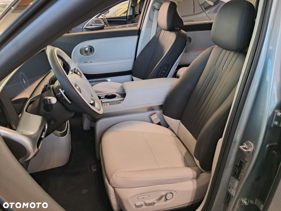 Hyundai IONIQ - 7