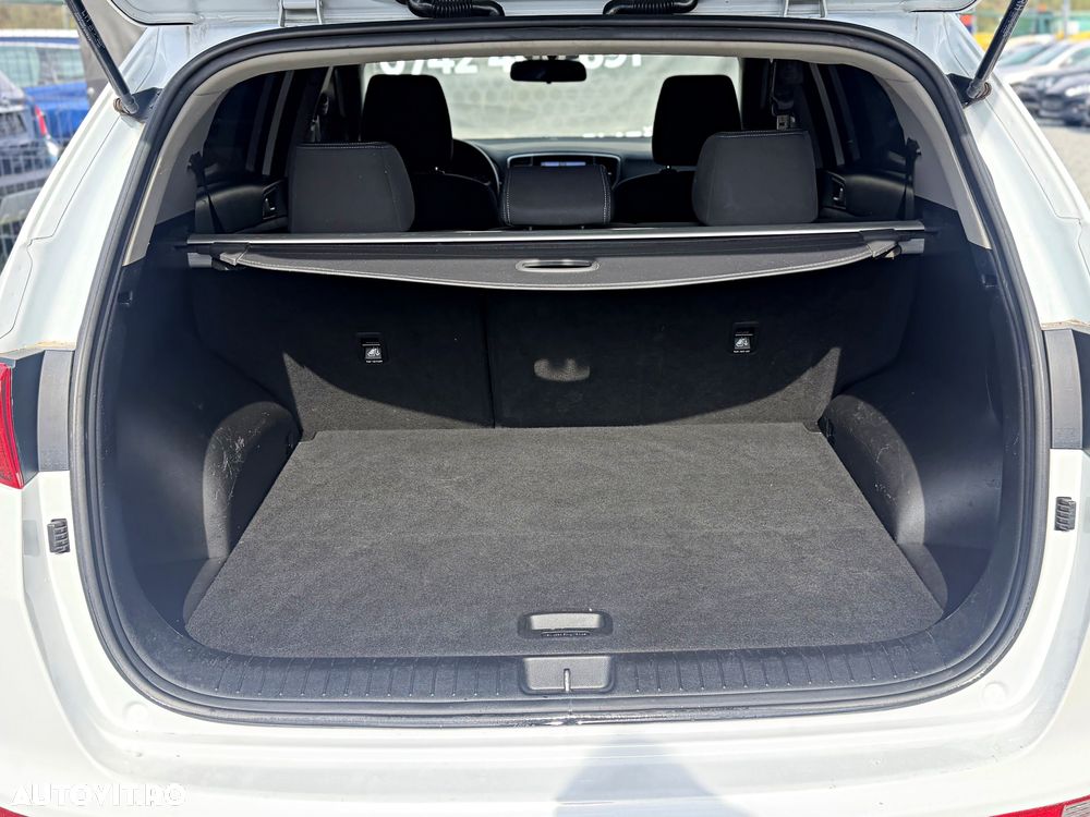 Kia Sportage 1.7 CRDI 2WD ISG Spirit - 8