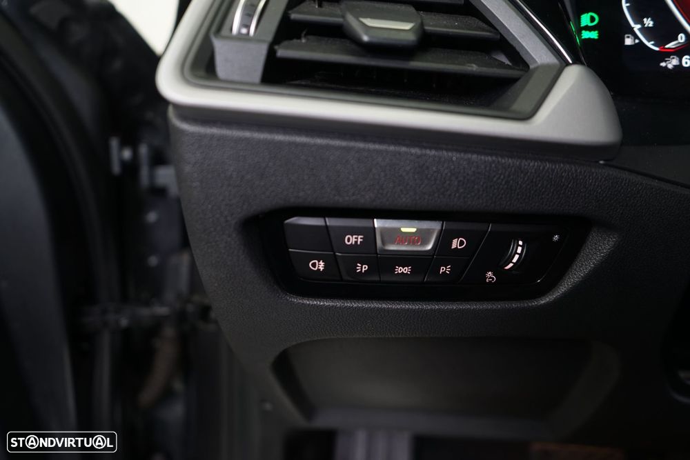 BMW 330 e Aut. Sport Line - 26