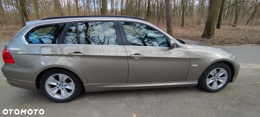 BMW Seria 3 320i - 5