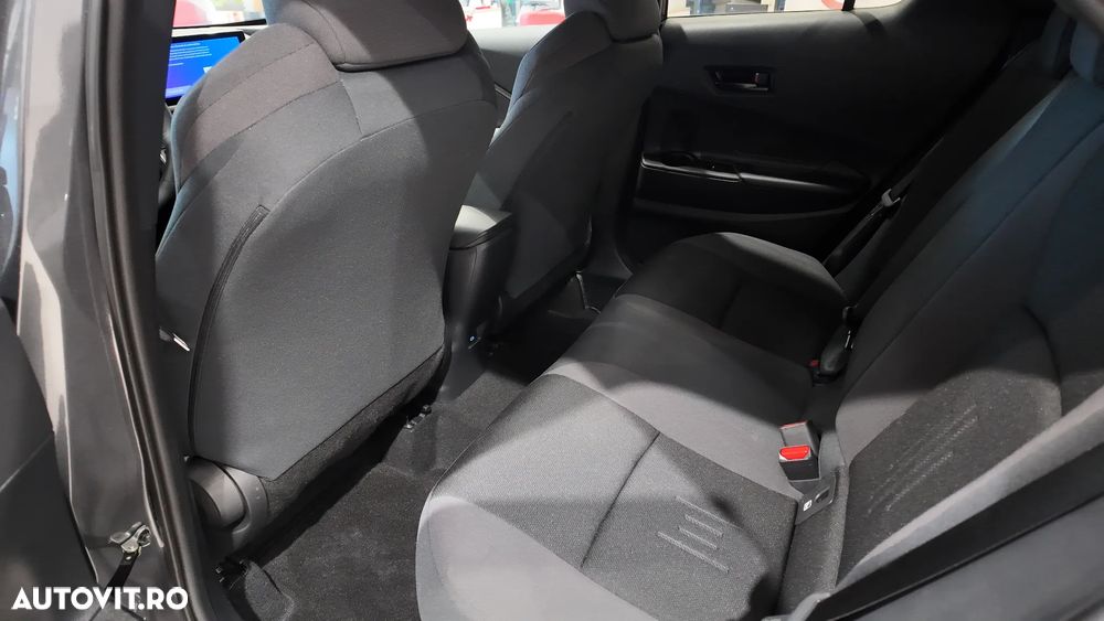 Toyota C-HR 1.8 Hybrid Team Deutschland - 14