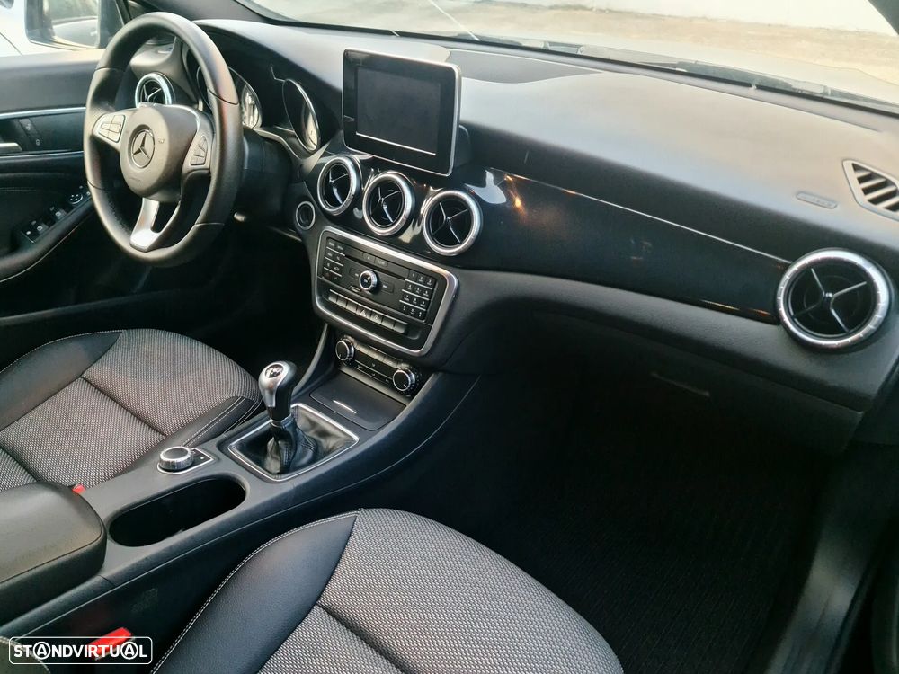 Mercedes-Benz CLA 180 d Shooting Brake Urban - 7