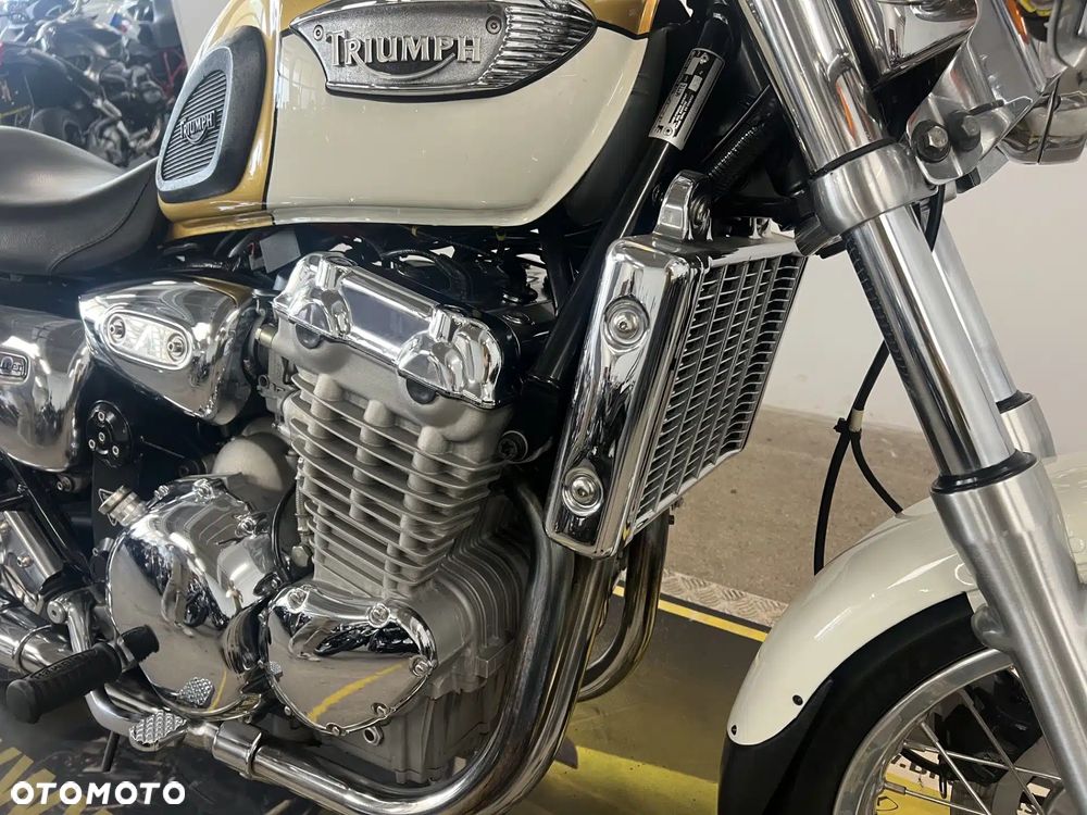 Triumph Adventurer - 11