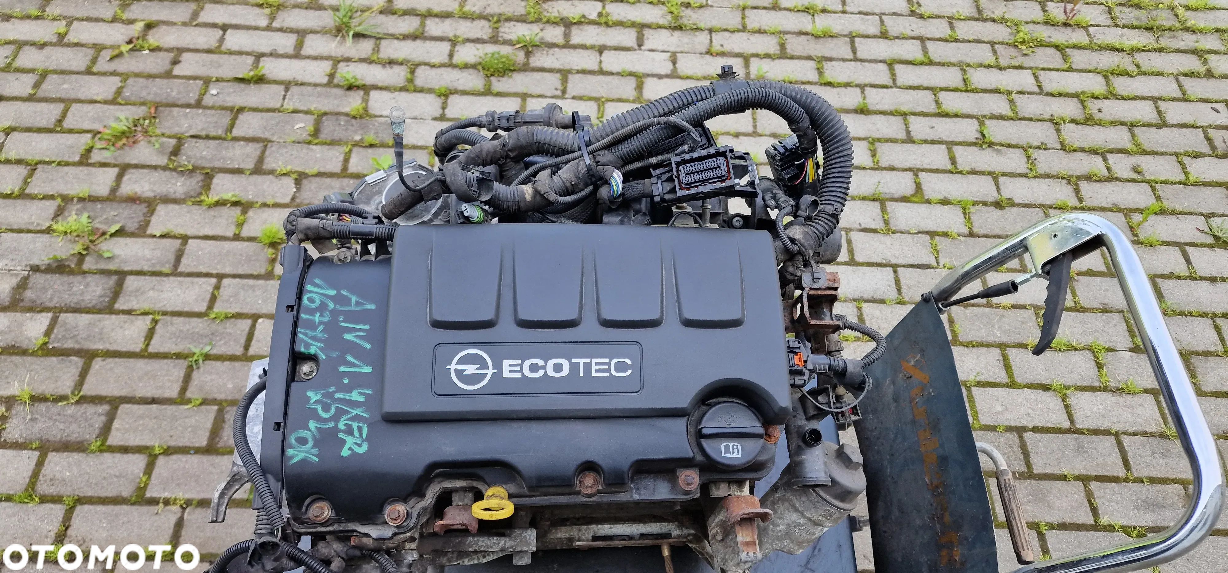 SILNIK  A14XER OPEL ASTRA IV J - 1