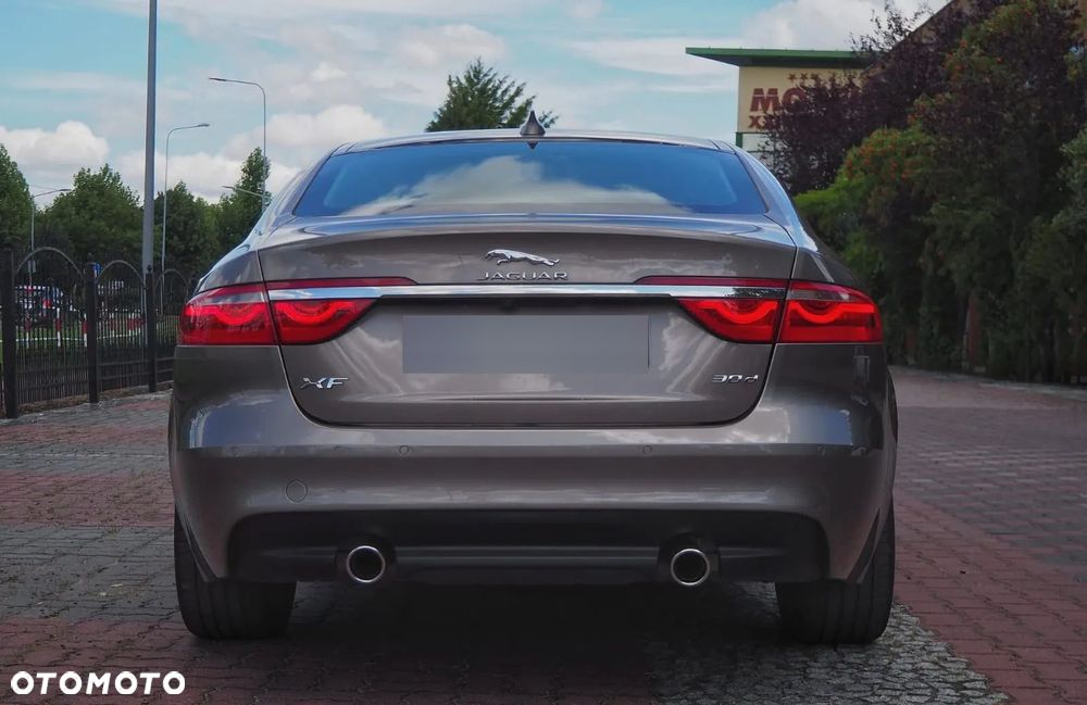 Jaguar XF 3.0 TDV6 Prestige - 8
