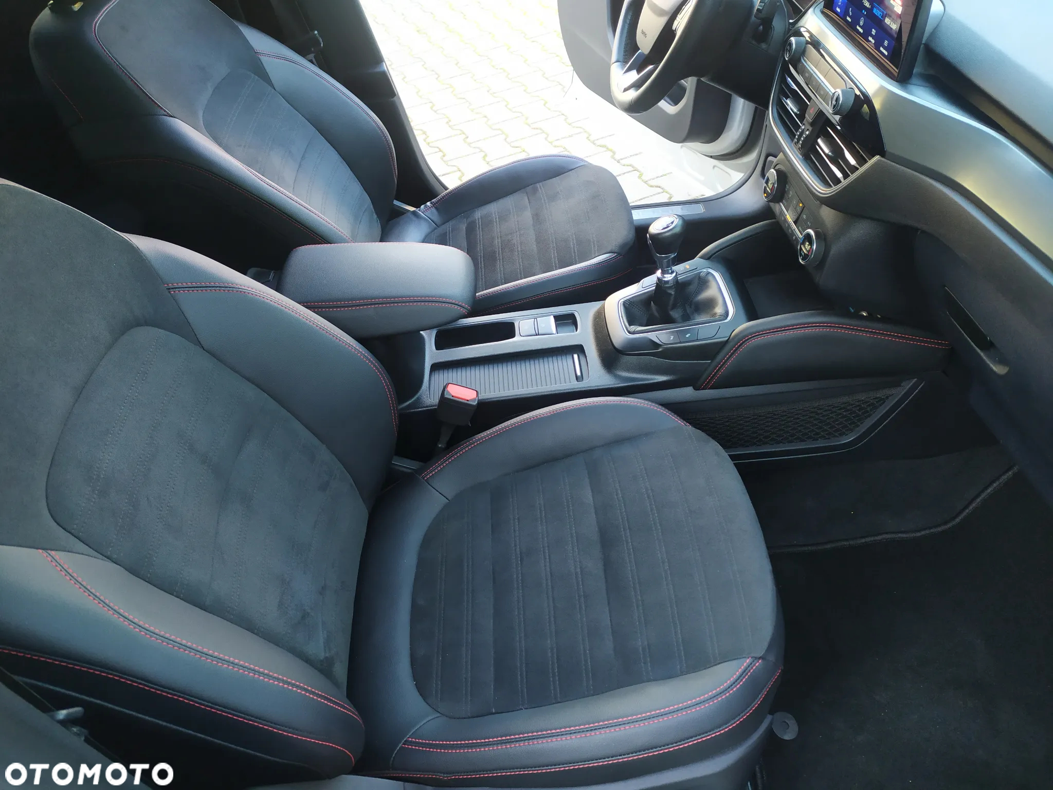 Ford Kuga 2.0 EcoBlue Hybrid TITANIUM X - 13