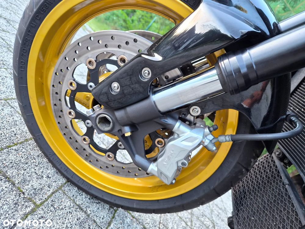 Suzuki GSX - 28