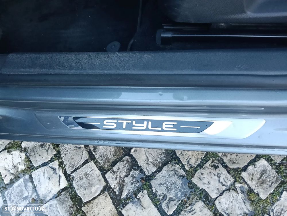 VW Golf 1.6 TDi Style - 11