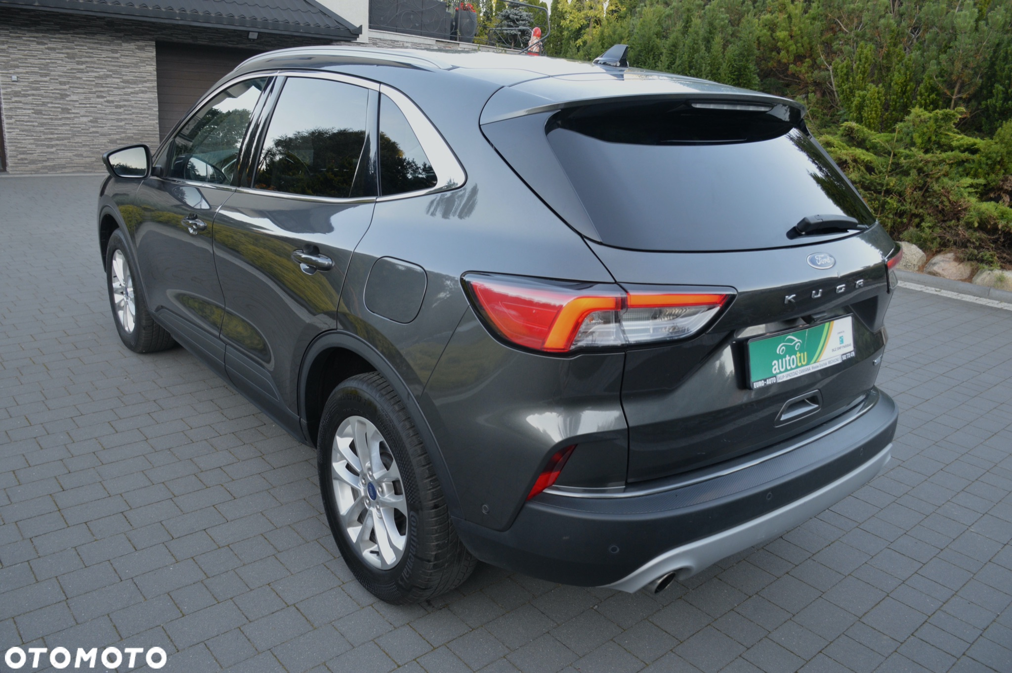 Ford Kuga 2.0 EcoBlue Hybrid TITANIUM - 4