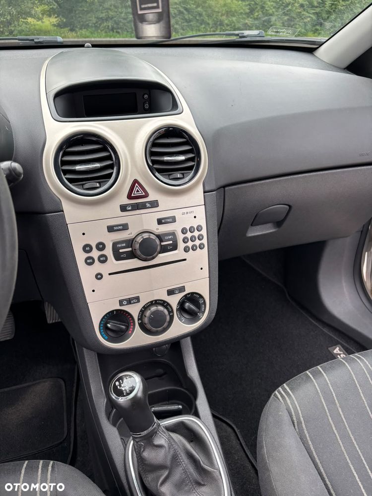 Opel Corsa 1.2 16V Essentia - 8