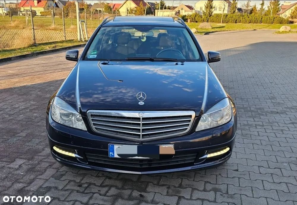 Mercedes-Benz Klasa C 200 CGI BlueEff Avantgarde - 2
