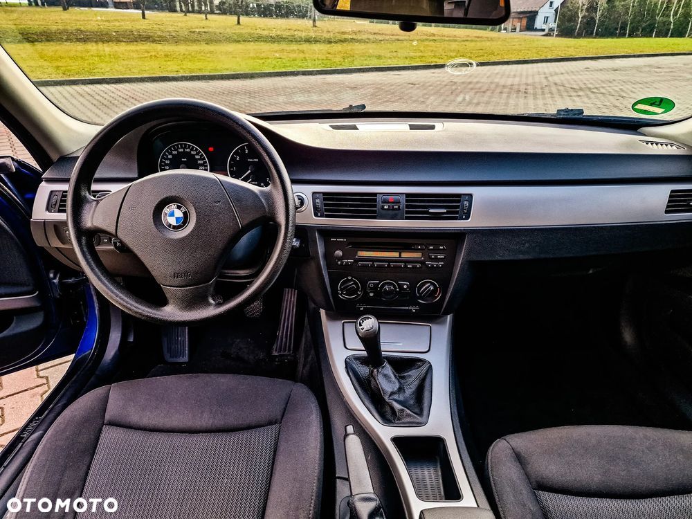 BMW Seria 3 318i - 12