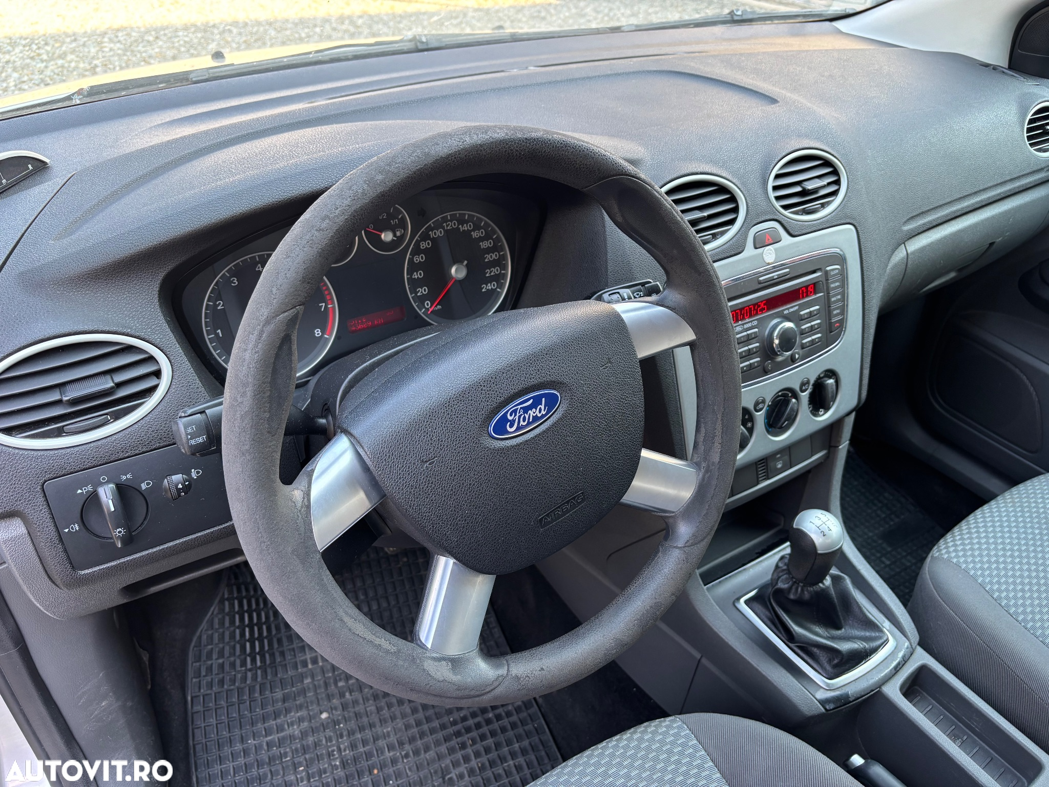 Ford Focus 1.6 16V Style - 11