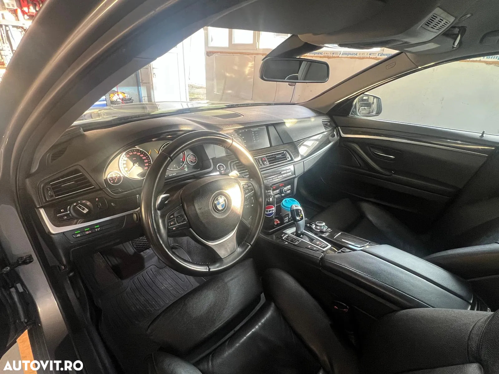 BMW Seria 5 525d xDrive - 9