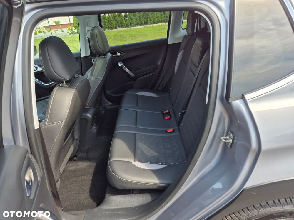 Peugeot 2008 1.2 Pure Tech Allure S&S - 11