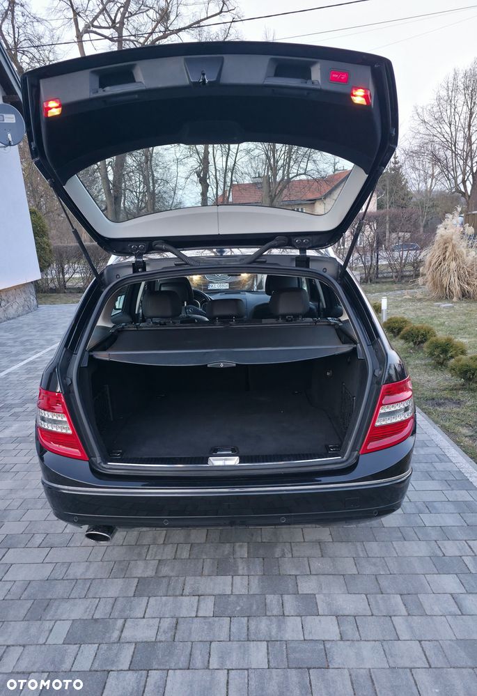Mercedes-Benz Klasa C 200 (BlueEFFICIENCY) 7G-TRONIC Avantgarde - 23