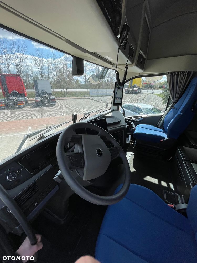 Volvo FH4 AERO 4x2 460 KM GLOBETROTTER XL LOW DECK - 9