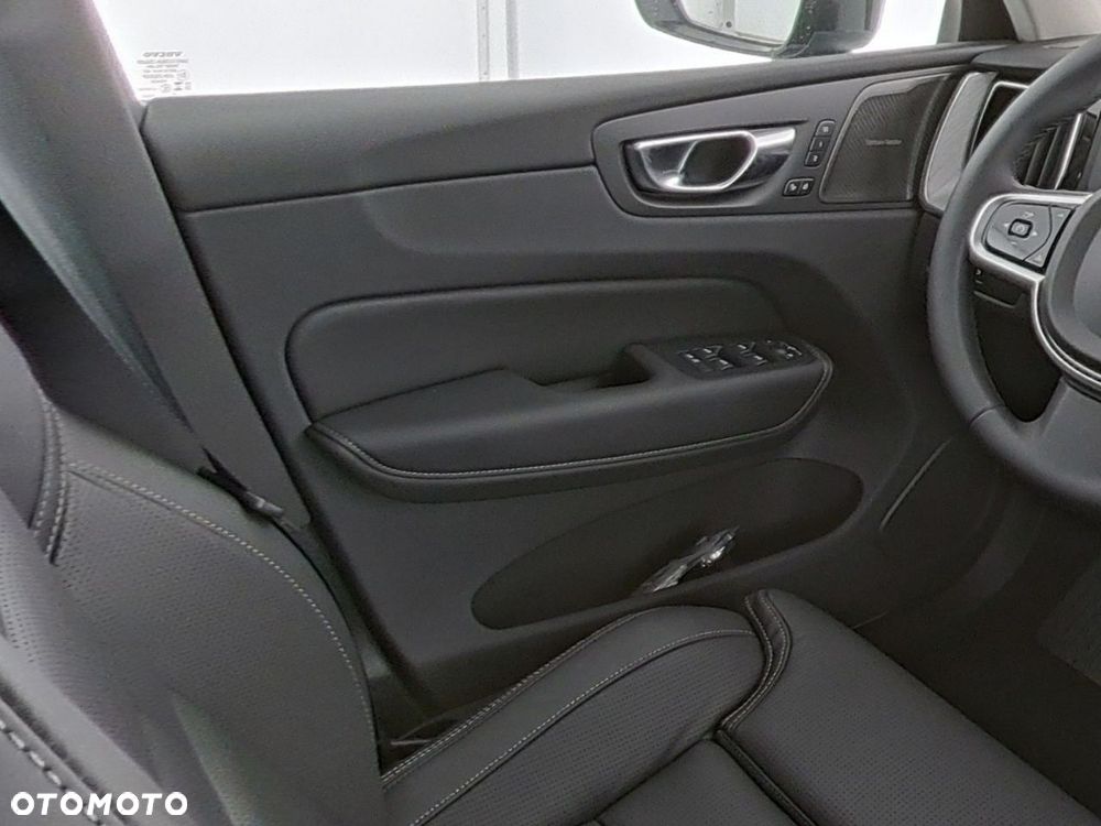 Volvo XC 60 B5 B AWD Plus Dark - 12