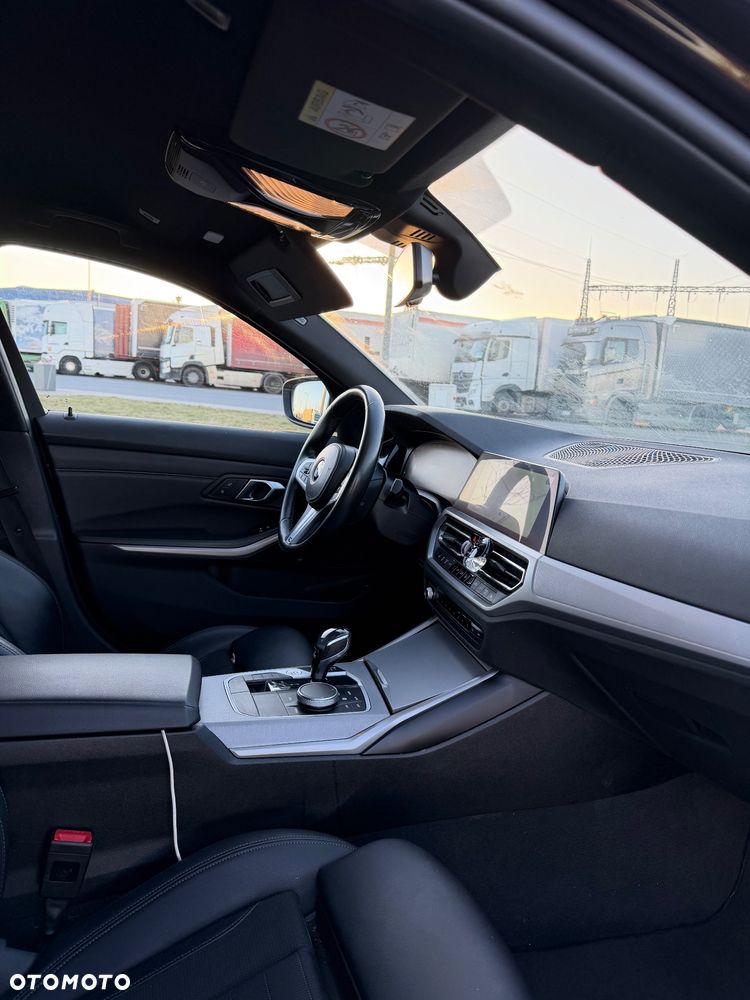 BMW Seria 3 320d xDrive - 12