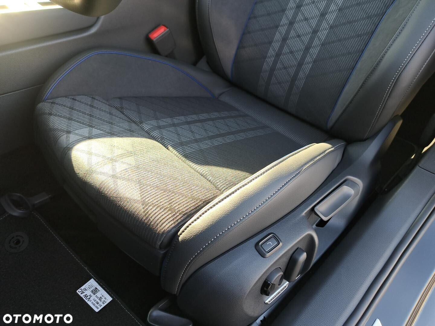 Volkswagen Passat - 12