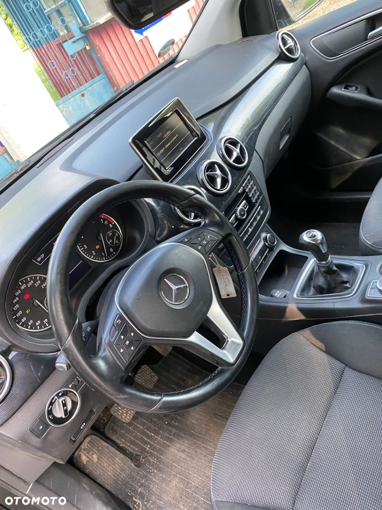 Mercedes-Benz Klasa B 180 (BlueEFFICIENCY) - 8