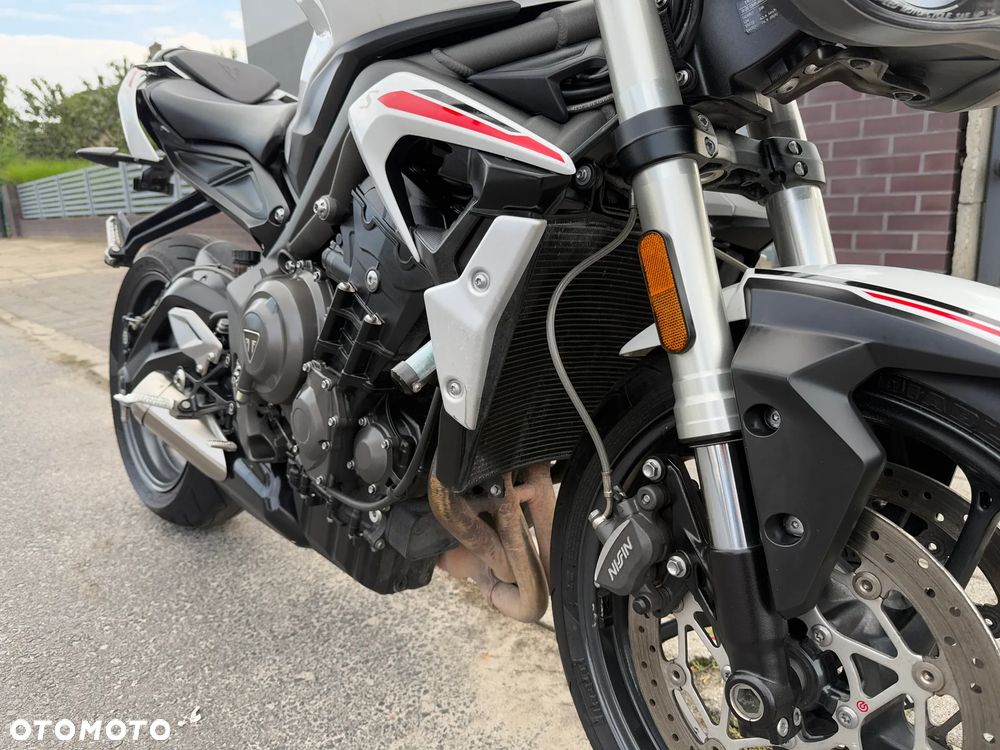 Triumph Street Triple - 23