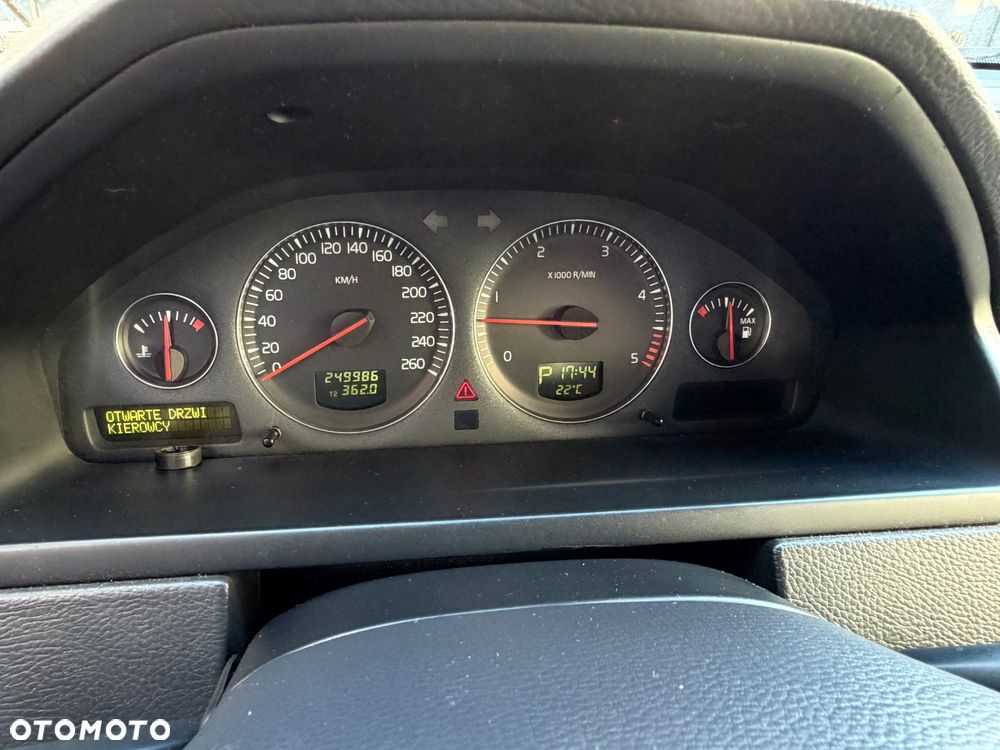 Volvo XC 90 2.4 D5 - 19