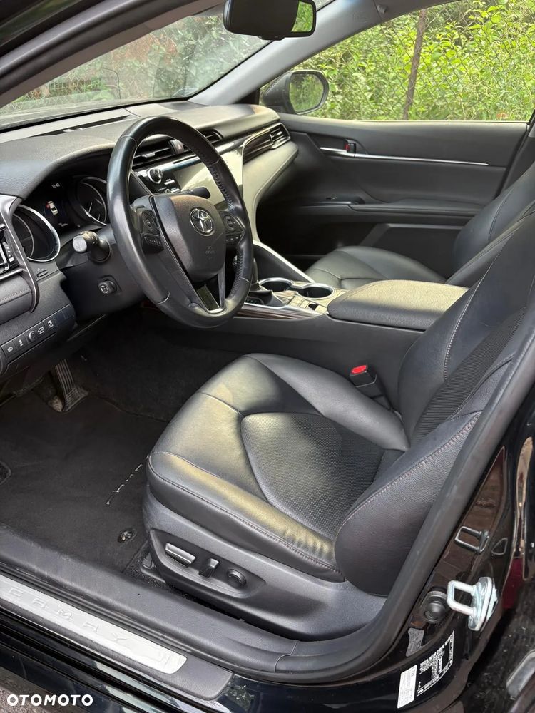 Toyota Camry 2.5 Hybrid Executive CVT - 6