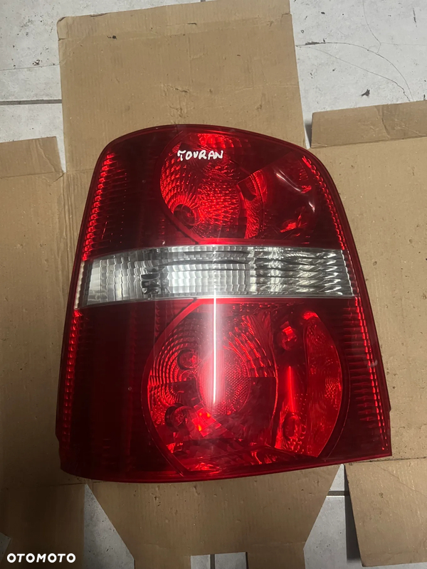 VOLKSWAGEN TOURAN LAMPA TYŁ TYLNA LEWA 0074