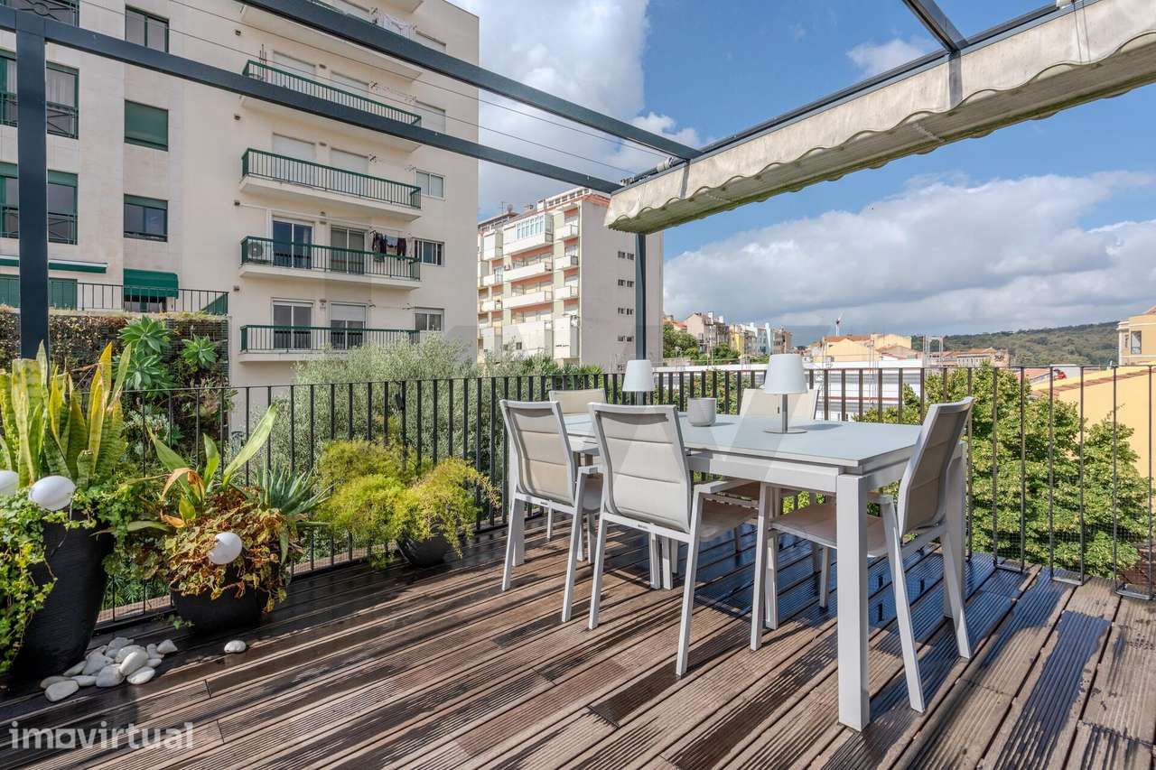 Penthouse T4 mobilada, com varanda e garagem, em Campo de Ourique - Grande imagem: 5/49