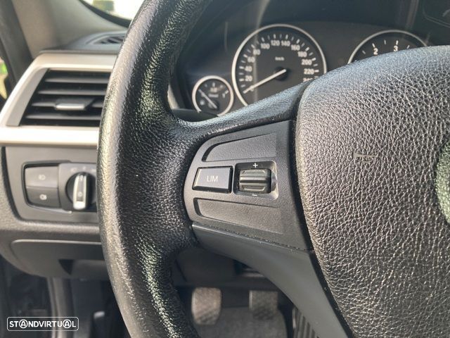BMW 318 d Sport - 14