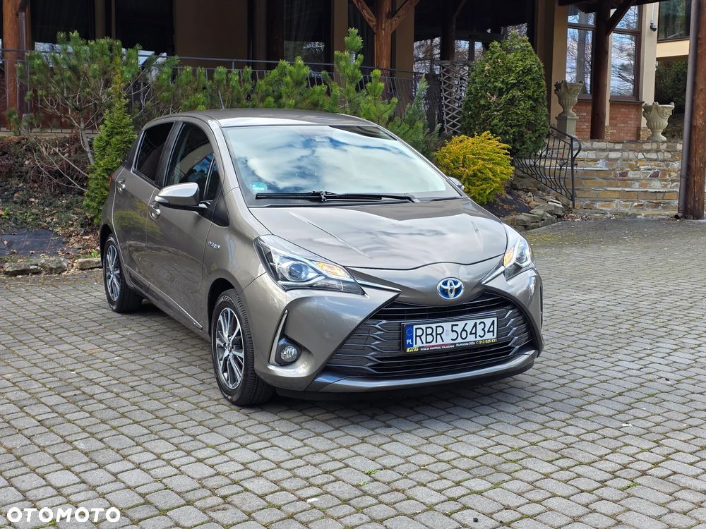 Toyota Yaris Hybrid 100 Premium - 37