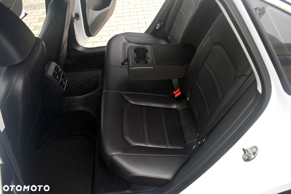 Volkswagen Passat - 32