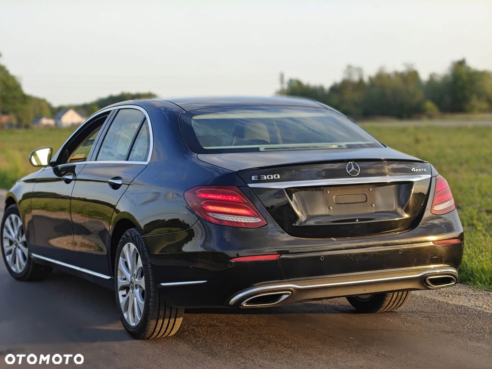 Mercedes-Benz Klasa E 300 9G-TRONIC Exclusive - 18