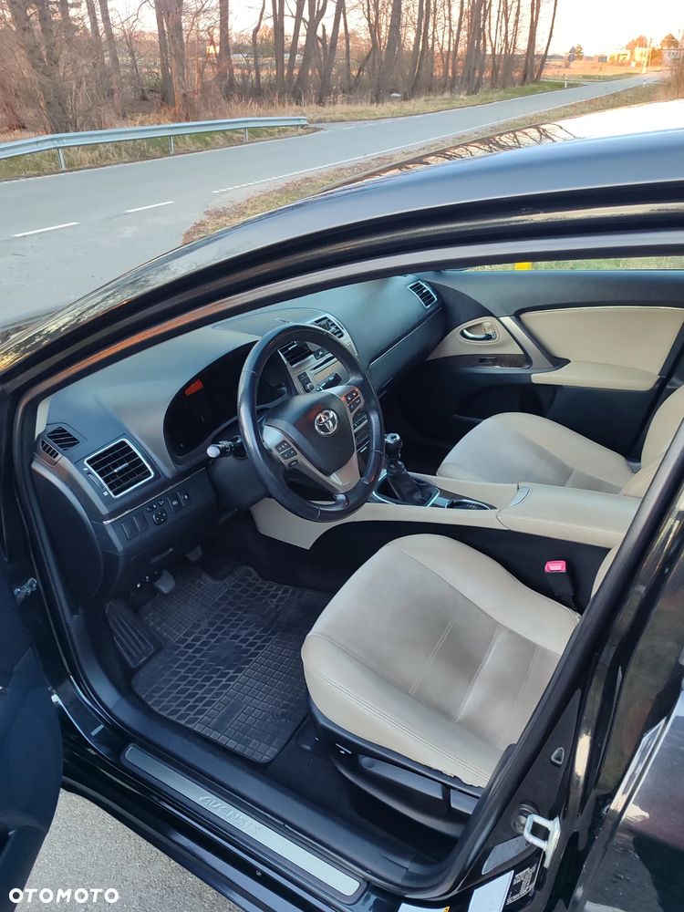 Toyota Avensis 1.8 Premium - 12