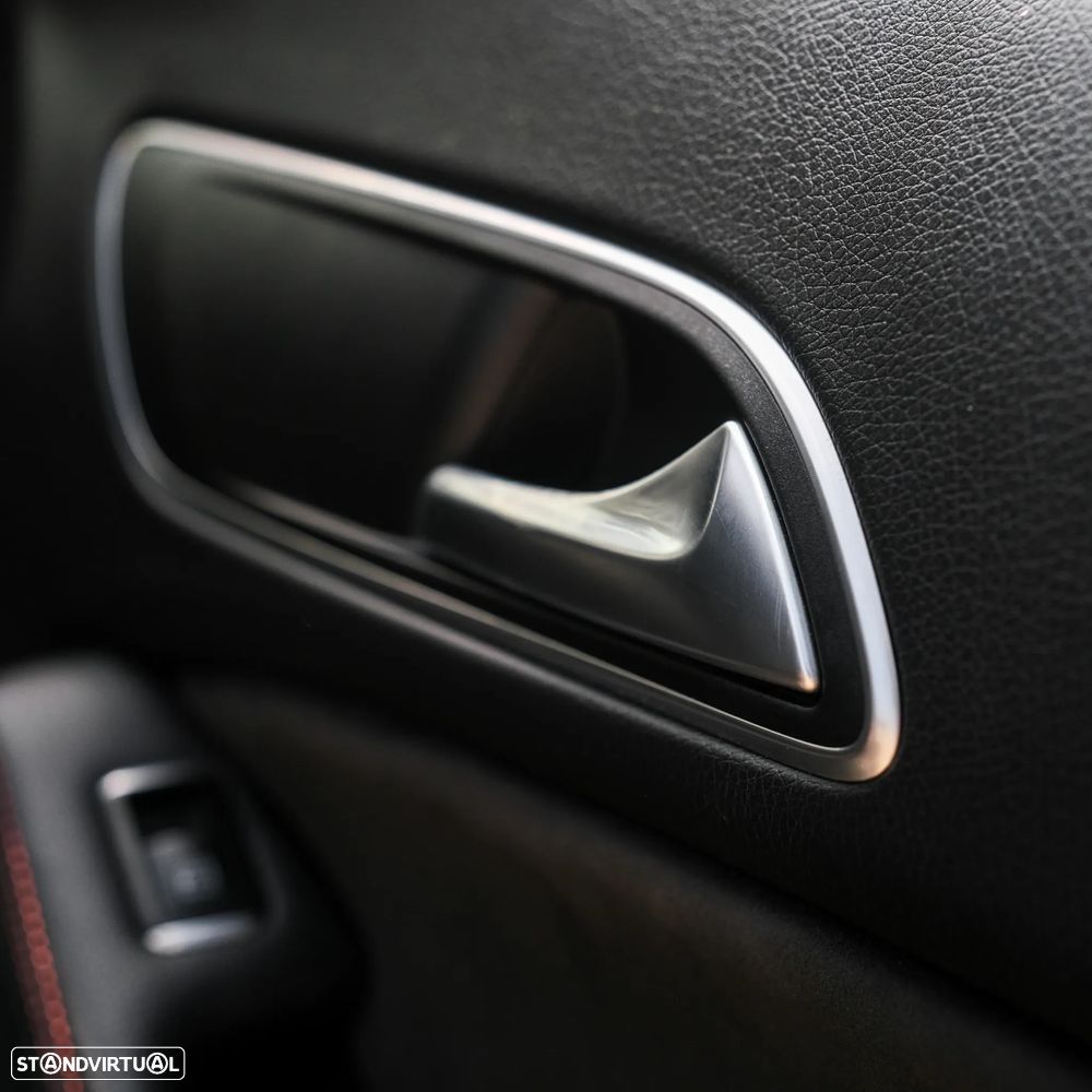 Mercedes-Benz CLA 180 d Shooting Brake AMG Line - 32