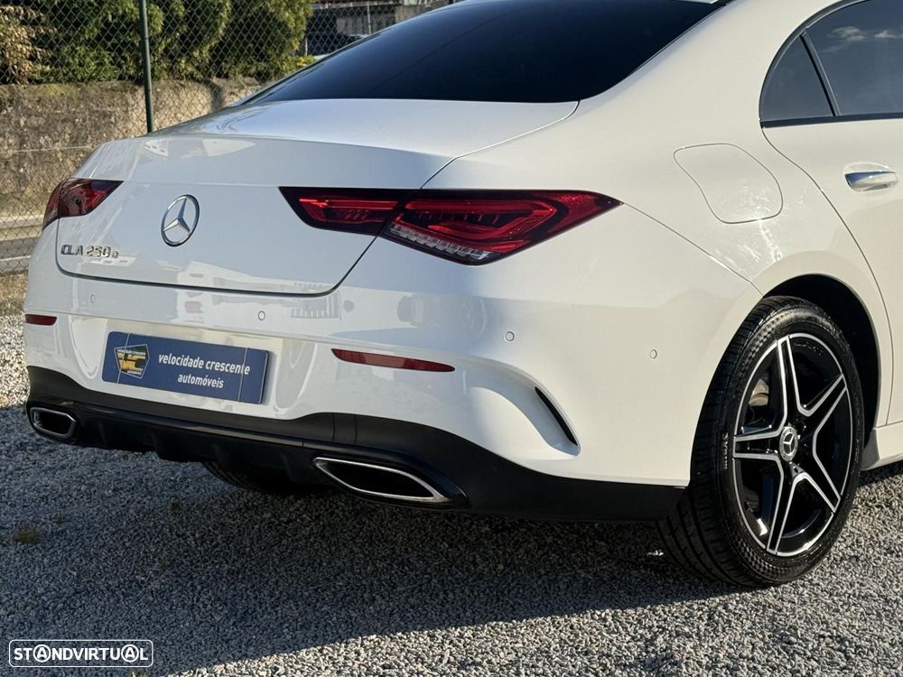 Mercedes-Benz CLA 250 e 8G-DCT AMG Line - 11