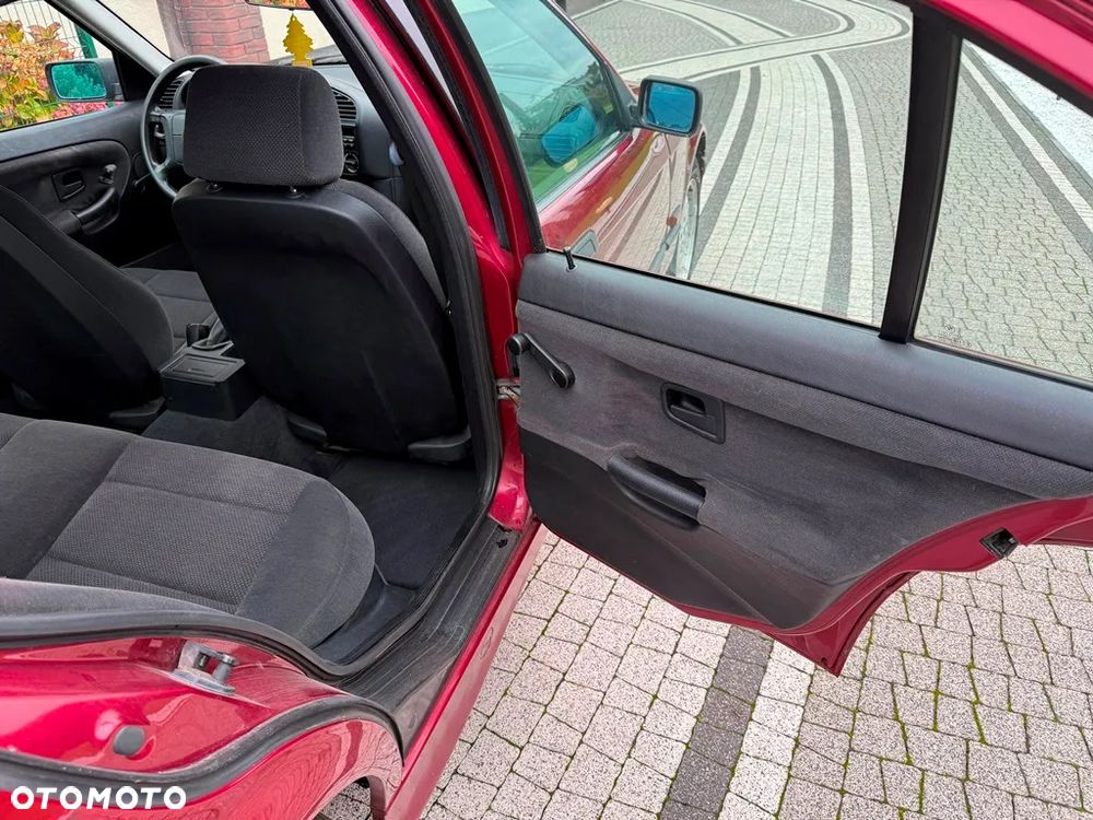 BMW Seria 3 316i - 26