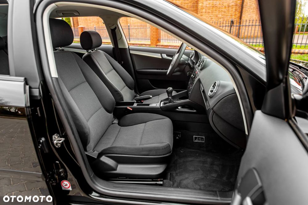 Audi A3 Sportback 1.6 Ambiente - 23