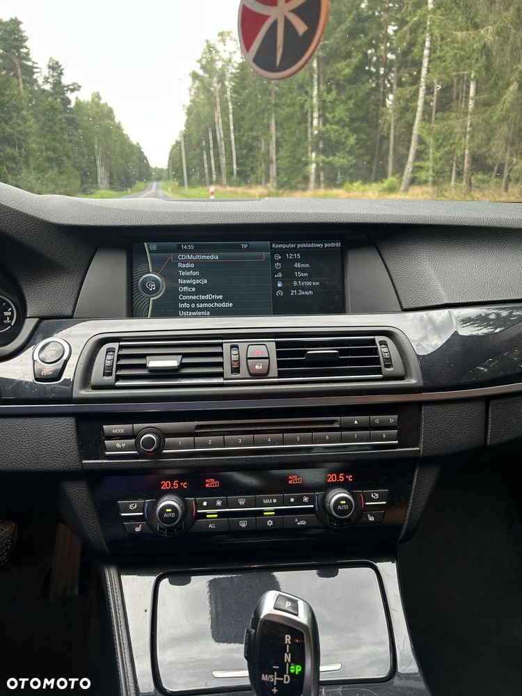 BMW Seria 5 525d xDrive - 32