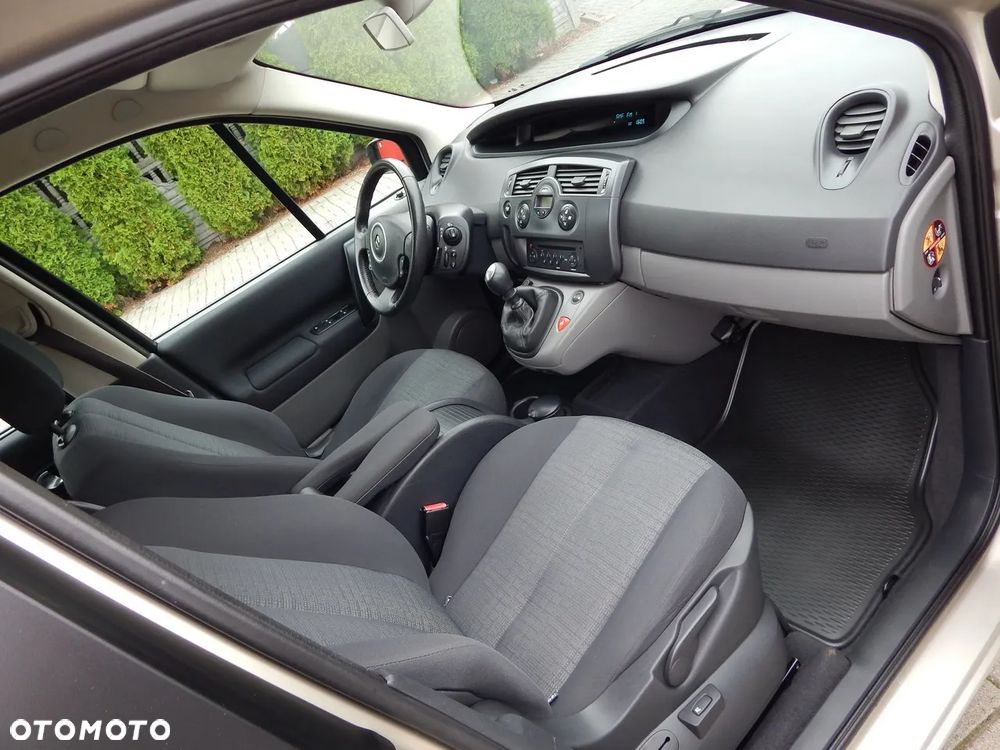 Renault Grand Scenic - 10