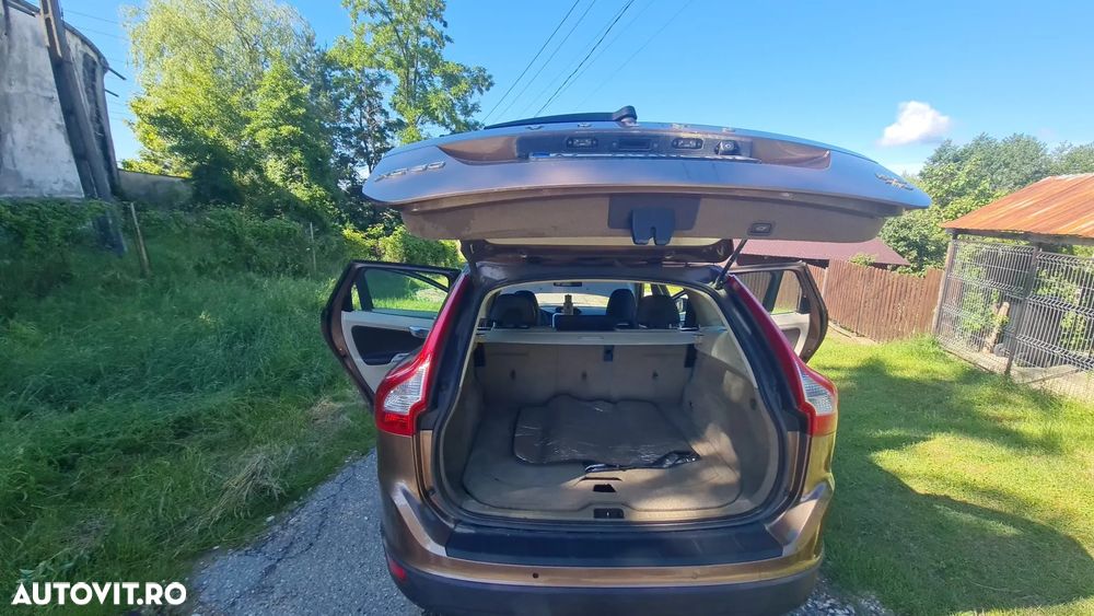 Volvo XC 60 D5 AWD A6 Basic - 8
