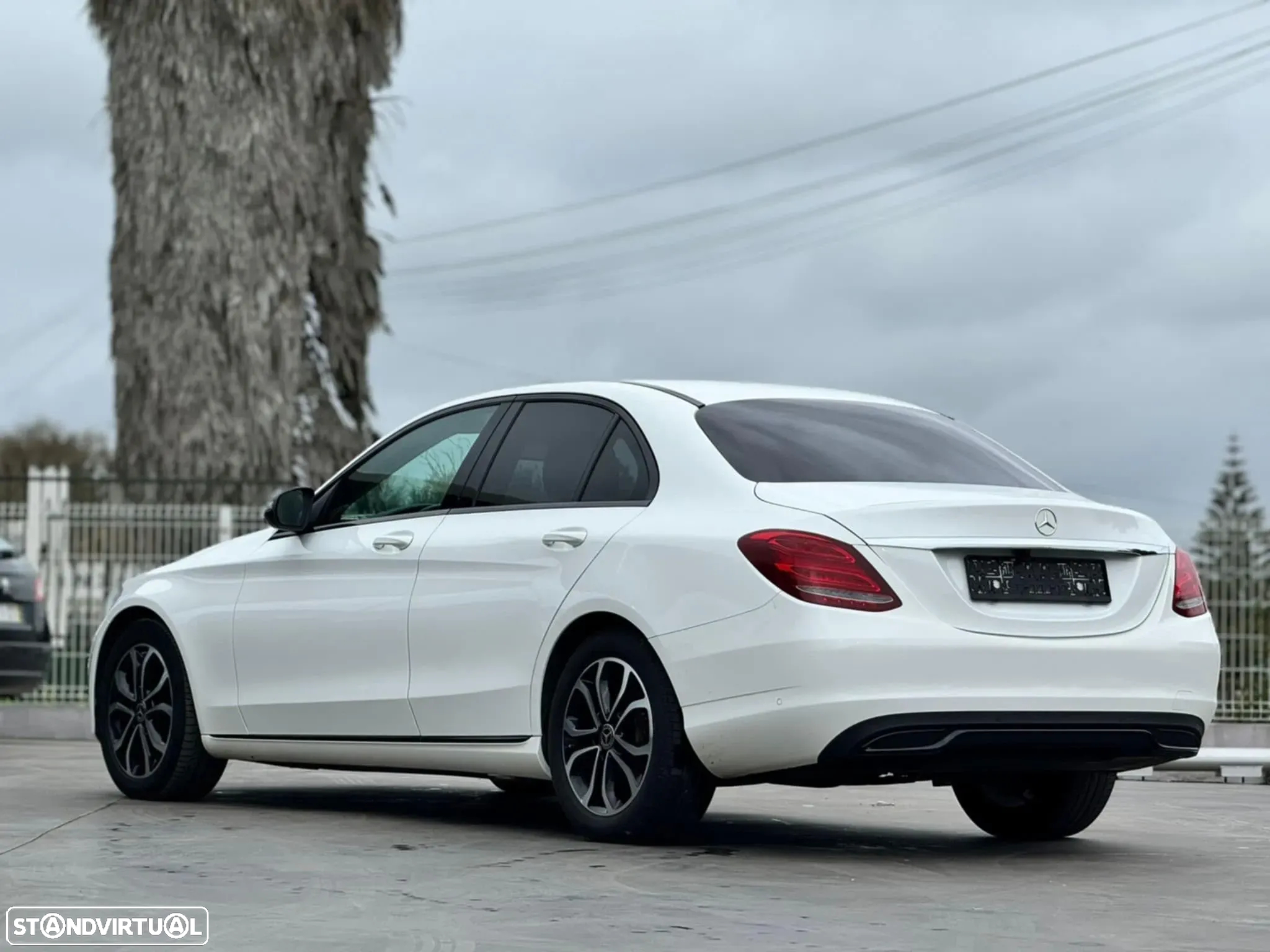 Mercedes-Benz 220 - 7