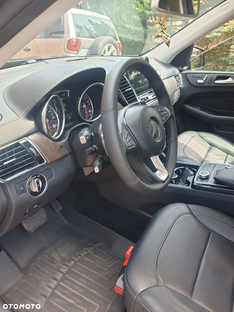 Mercedes-Benz GLS - 11