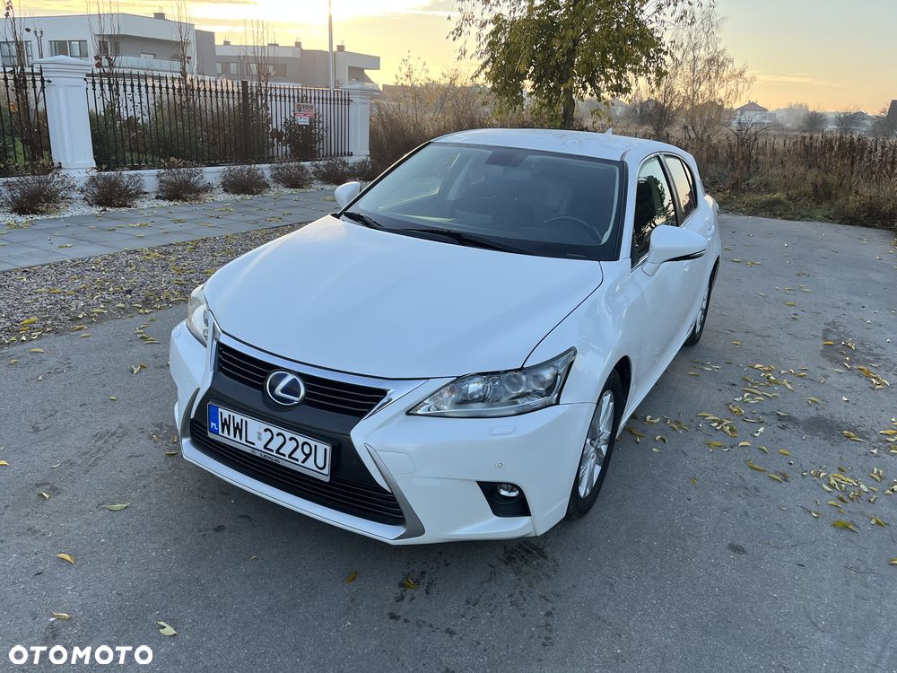 Lexus CT - 7