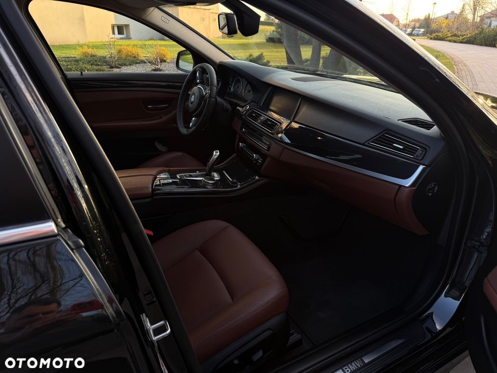 BMW Seria 5 535i Sport-Aut - 12